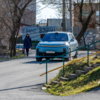 Тротуаров нет, а лестница выводит прямо на дорогу — newsvl.ru
