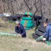Субботник на форте № 7 в 2022 году. Слева Андрей Островский, руководитель пресс-службы Музея Арсеньева — newsvl.ru